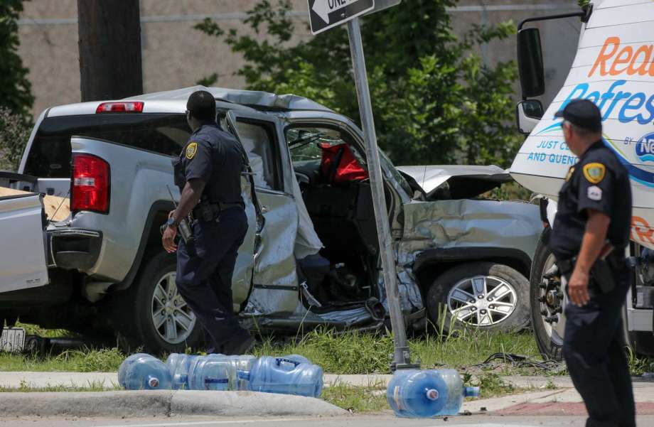 undefeated-houston-truck-accident-lawyer-investigates-deadly-readyrefresh-water-delivery-crash-driver-ran-redlight