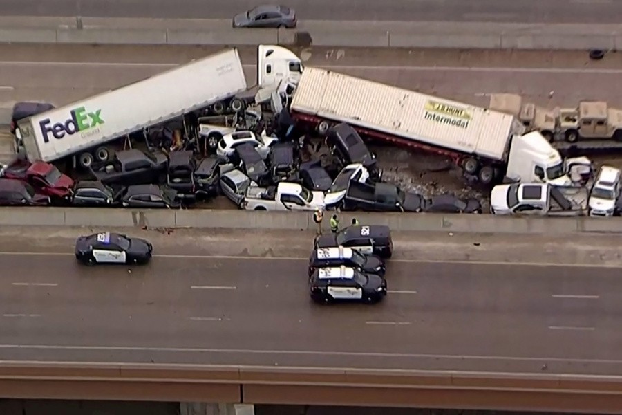 Driver killed when 18-wheeler crashes into Toll 49 bridge - YouTube