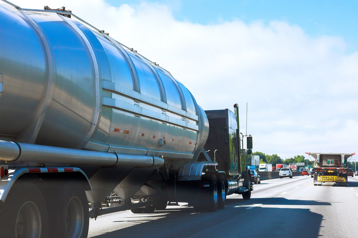 1 Killed, 2 Critically Injured in Chambers County Chain Reaction Truck Crash | Undefeated Houston Truck Accident Lawyers